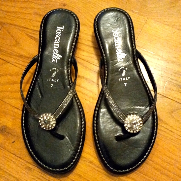 Toscanella Made in Italy Size 7 Black Thong Sandals Bling Rhinestone Studs - Picture 1 of 7